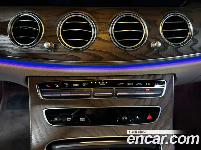 Mercedes-Benz E-Class — Фото автомобиля 13