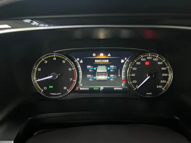 GAC Trumpchi M8 — Фото автомобиля 23