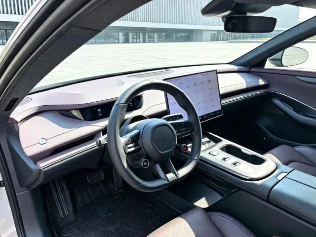 Xiaomi SU7 — Фото автомобиля 4