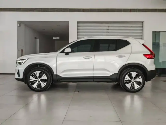 Volvo XC40 — Фото автомобиля 5