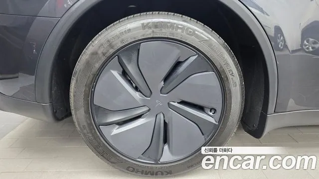 Tesla Model Y — Фото автомобиля 5