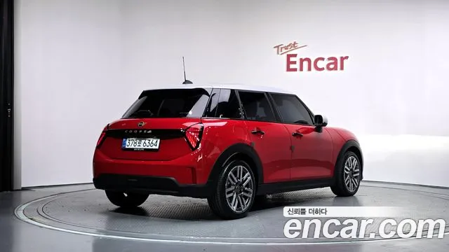 MINI Cooper 4th Gen — Фото автомобиля 2