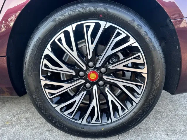 Hongqi H5 — Фото автомобиля 15