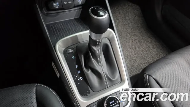 Hyundai Venue — Фото автомобиля 12