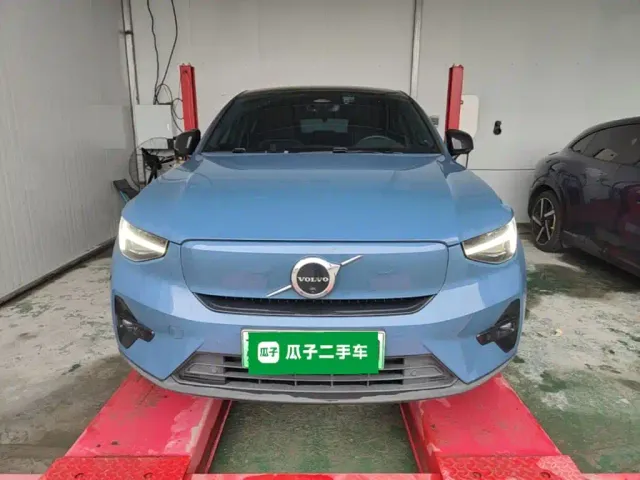 Volvo C40 — Фото автомобиля 2
