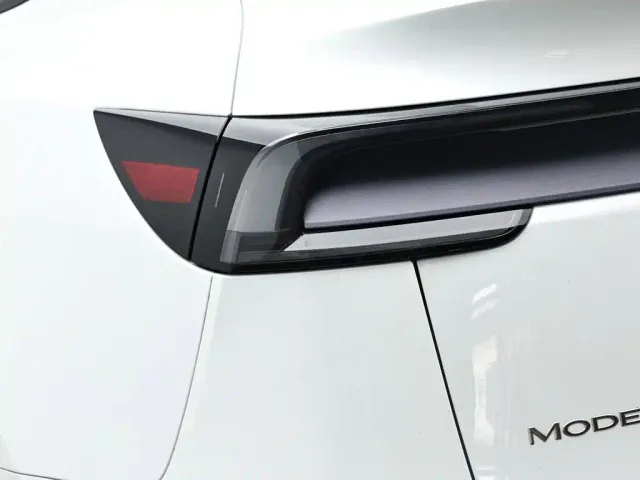 Tesla Model Y — Фото автомобиля 7