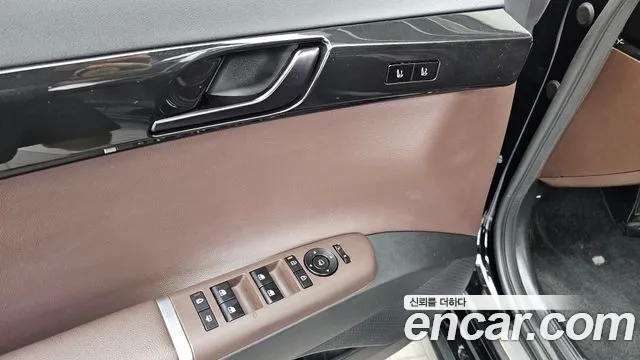 Hyundai Grandeur Grandeur (GN7) 2.5 Бензин 2WD — Фото автомобиля 22