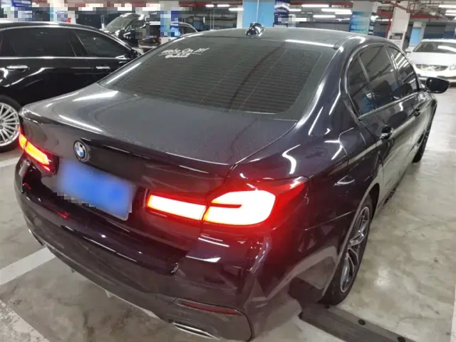 BMW 5 Series — Фото автомобиля 4