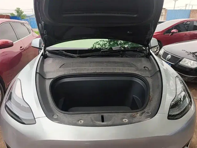 Tesla Model Y — Фото автомобиля 19