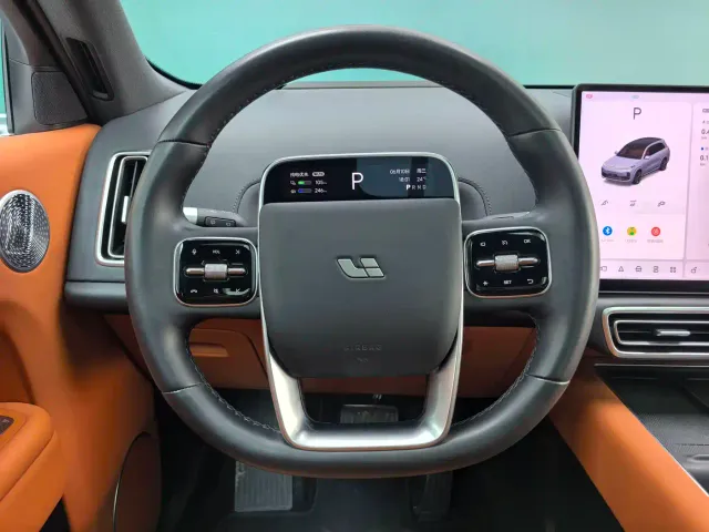 Li Auto L8 — Фото автомобиля 8
