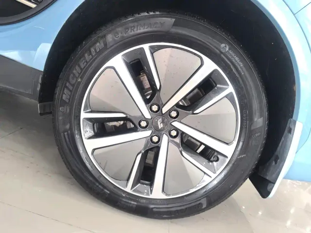 Li Auto L7 — Фото автомобиля 15