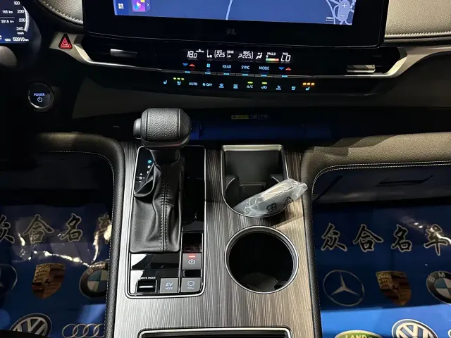 Toyota Granvia — Фото автомобиля 12