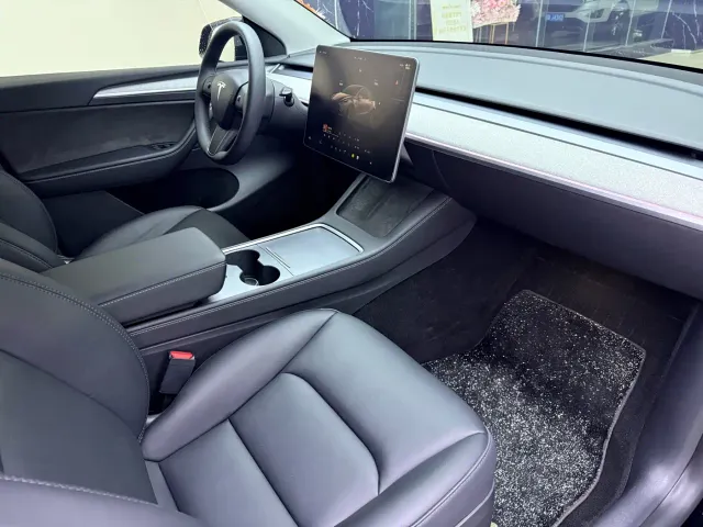 Tesla Model Y — Фото автомобиля 20