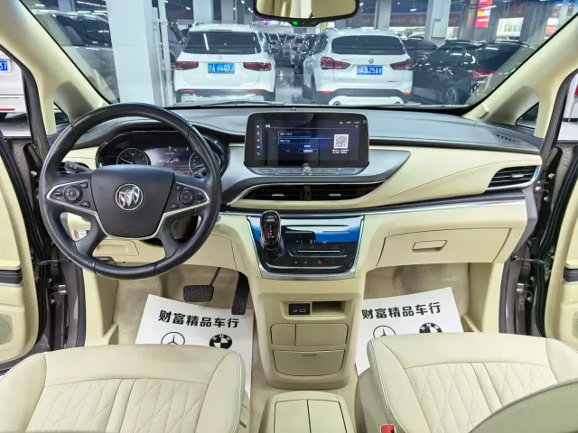 Buick GL8 — Фото автомобиля 5