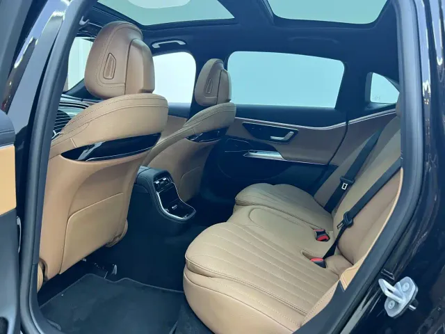 Mercedes-Benz E-Class — Фото автомобиля 4