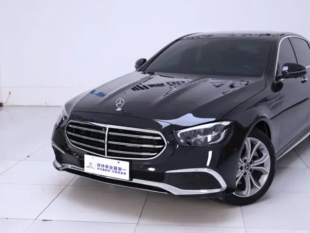 Mercedes-Benz E-Class — Фото автомобиля 3