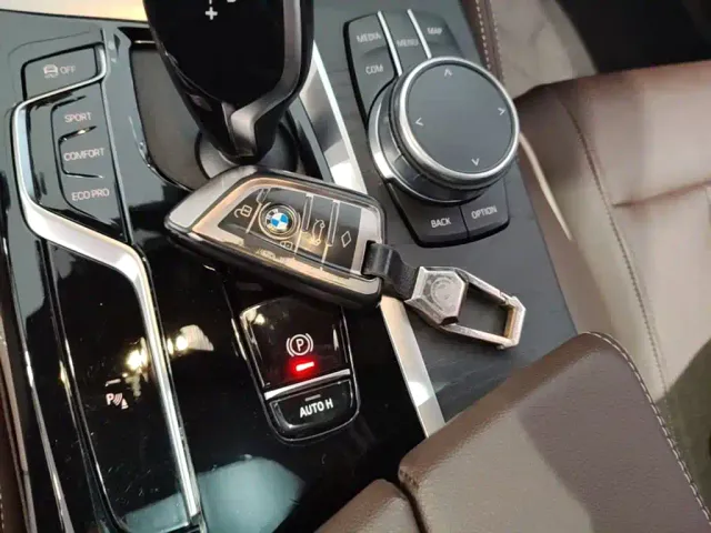 BMW 5 Series — Фото автомобиля 12