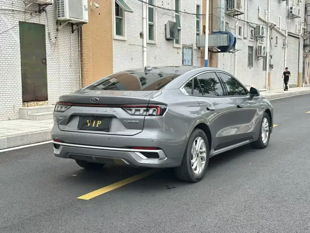 Ford Mondeo — Фото автомобиля 6