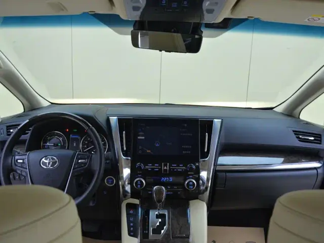 Toyota Vellfire — Фото автомобиля 13