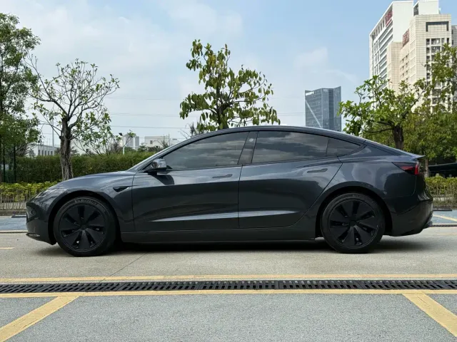 Tesla Model 3 — Фото автомобиля 14