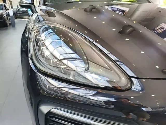 Porsche Cayenne — Фото автомобиля 12