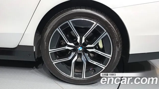 BMW 7 Series G70 — Фото автомобиля 6