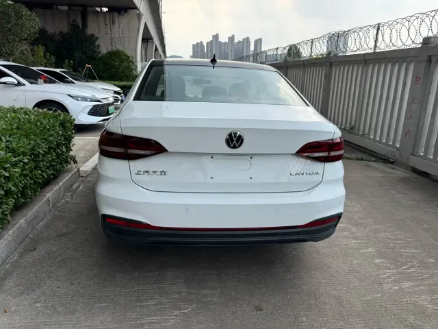 Volkswagen Lavida — Фото автомобиля 7