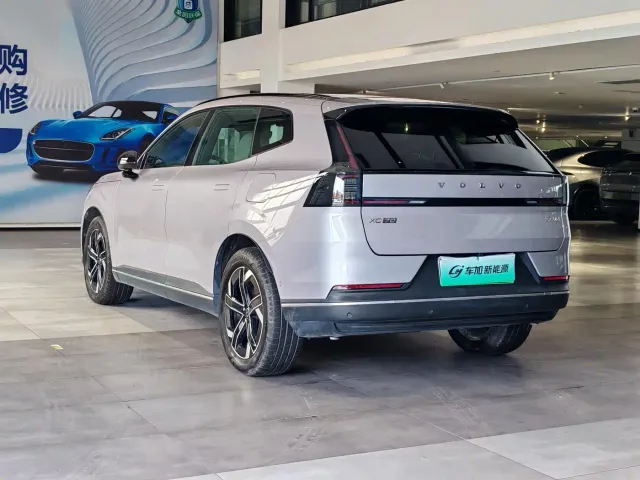 Volvo XC70 Plug-in Hybrid — Фото автомобиля 7