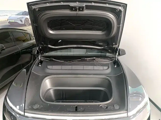 Tesla Model Y — Фото автомобиля 19