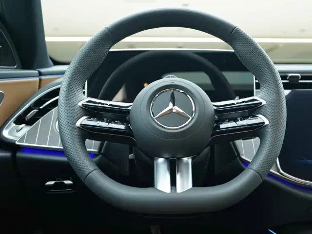 Mercedes-Benz E-Class — Фото автомобиля 15
