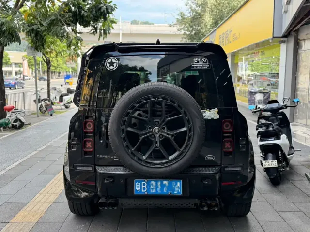 Land Rover Defender — Фото автомобиля 4