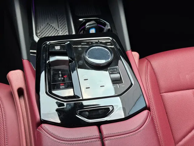 BMW 5 Series — Фото автомобиля 12