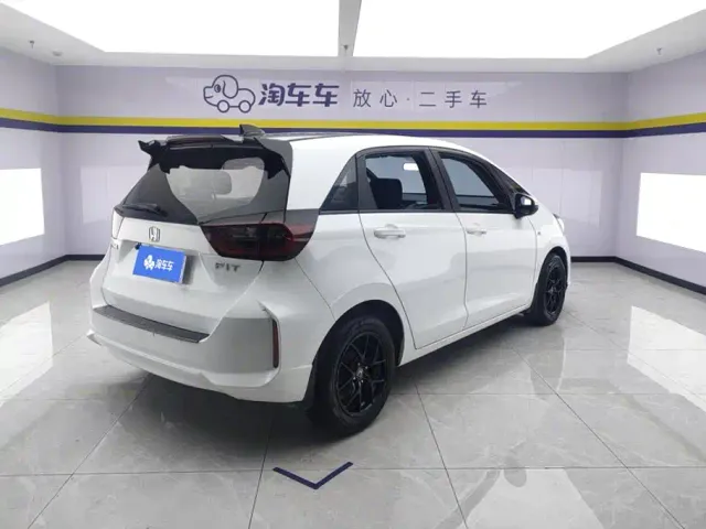 Honda Fit — Фото автомобиля 3
