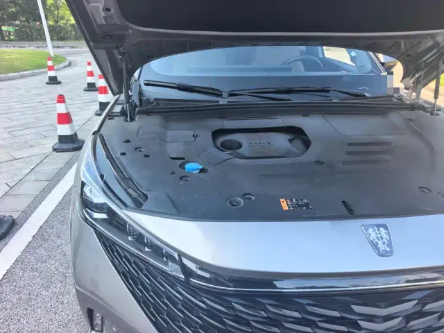 Roewe RX5 — Фото автомобиля 20