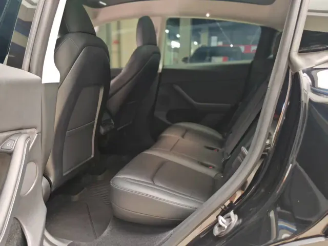 Tesla Model Y — Фото автомобиля 8