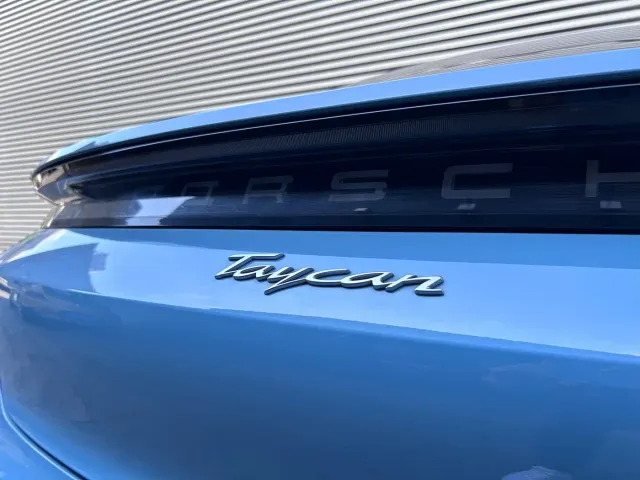 Porsche Taycan — Фото автомобиля 7