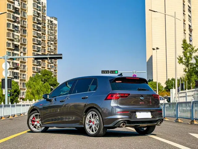 Volkswagen Golf GTI — Фото автомобиля 5