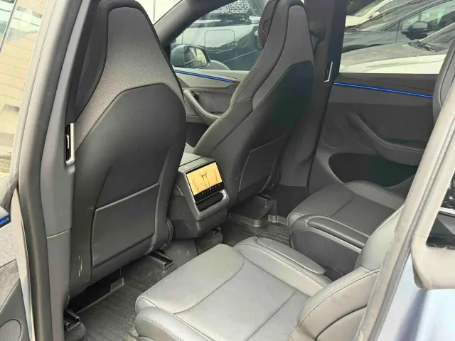 Tesla Model Y L — Фото автомобиля 8