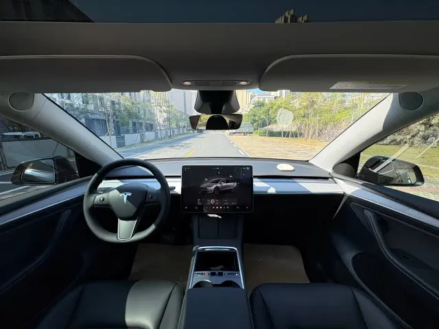 Tesla Model Y — Фото автомобиля 5