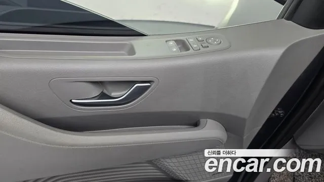 Hyundai Staria Staria 4WD Lounge 9 мест — Фото автомобиля 16