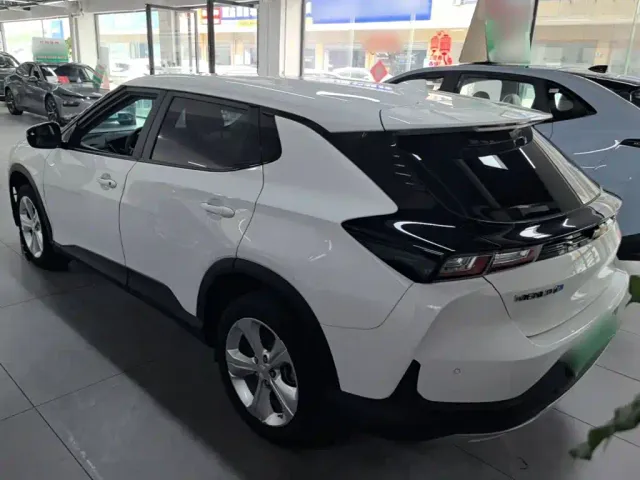 Chevrolet Menlo — Фото автомобиля 4