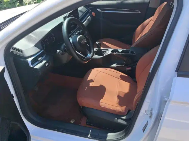 Geely Emgrand — Фото автомобиля 9