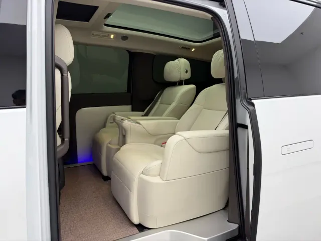 Li Auto MEGA — Фото автомобиля 14