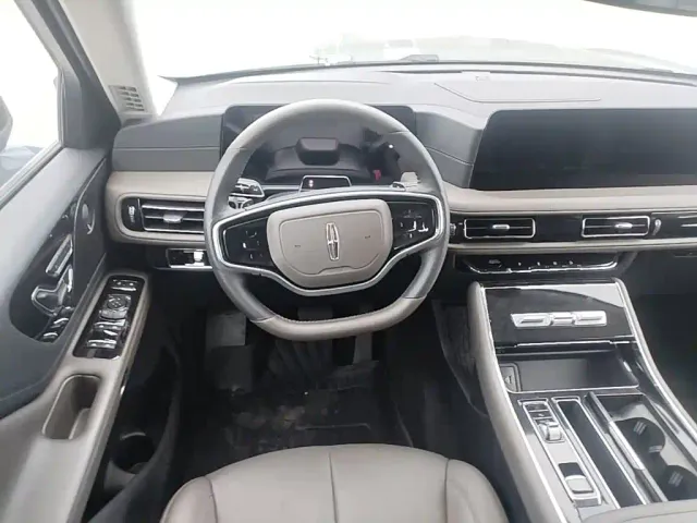 Lincoln Aviator — Фото автомобиля 10