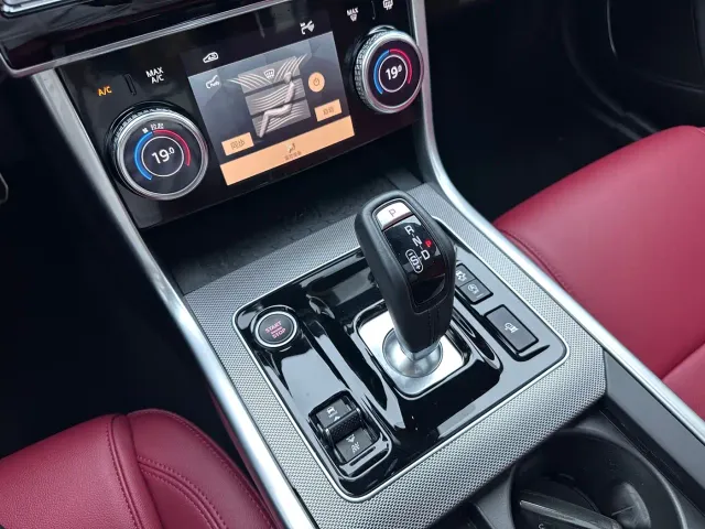 Jaguar XEL — Фото автомобиля 16