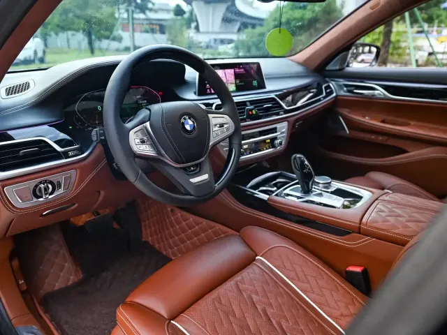 BMW 7 Series — Фото автомобиля 7