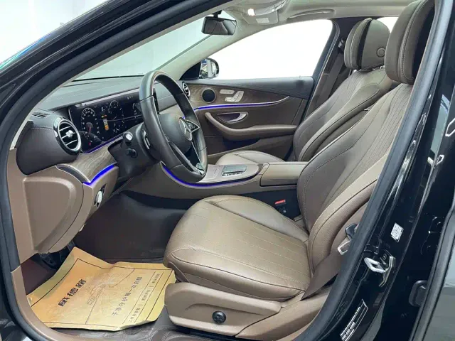 Mercedes-Benz E-Class — Фото автомобиля 12