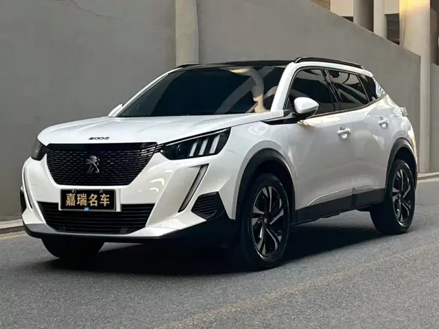 Фотография автомобиля — Peugeot 2008