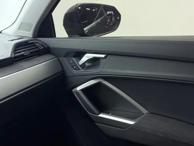 Audi Q3 — Фото автомобиля 11
