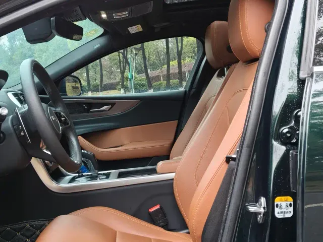 Jaguar XEL — Фото автомобиля 4